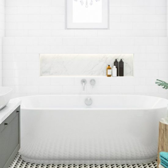 Priestranná biela kúpeľňa s voľne stojacou vaňou, šedými skrinkami a dekoráciami dláždená čiernobielou mozaikou